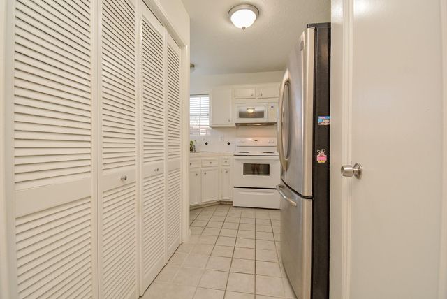 516 Birdsong Drive, League City, TX 77573