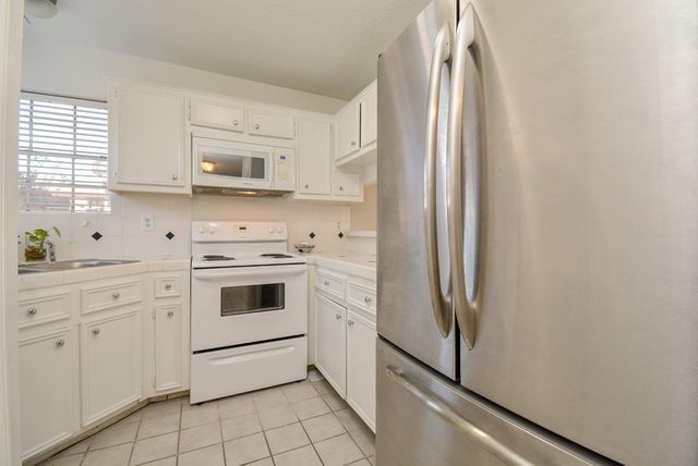 516 Birdsong Drive, League City, TX 77573