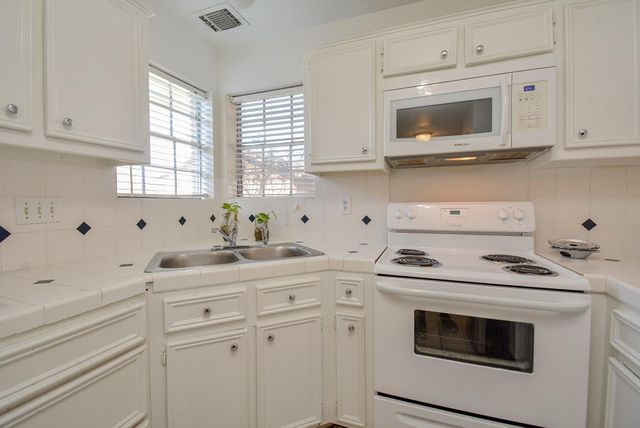 516 Birdsong Drive, League City, TX 77573