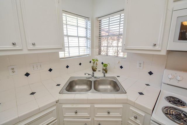 516 Birdsong Drive, League City, TX 77573