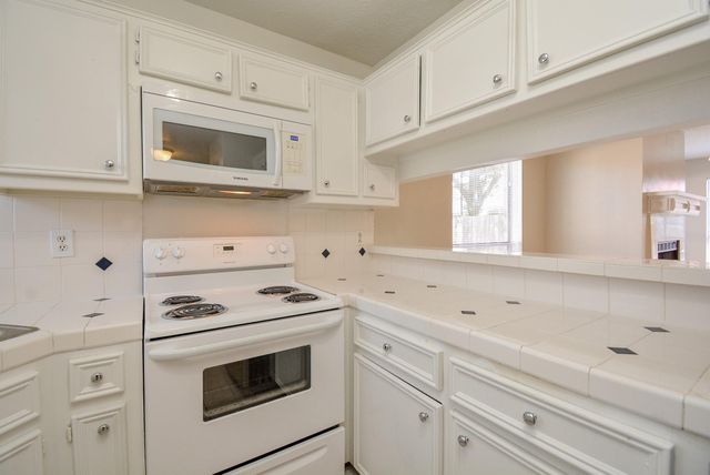 516 Birdsong Drive, League City, TX 77573