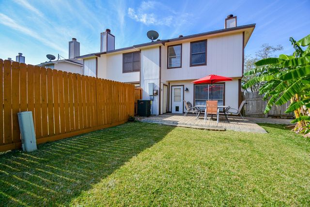 516 Birdsong Drive, League City, TX 77573