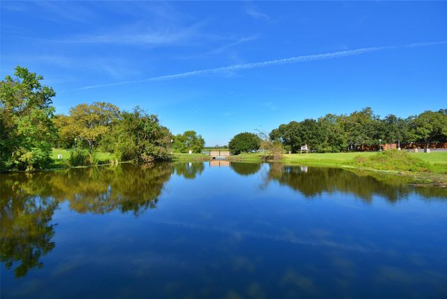 516 Birdsong Drive, League City, TX 77573