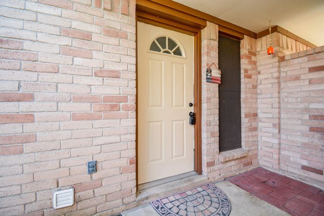 516 Birdsong Drive, League City, TX 77573