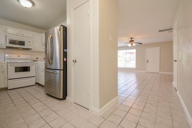 516 Birdsong Drive, League City, TX 77573