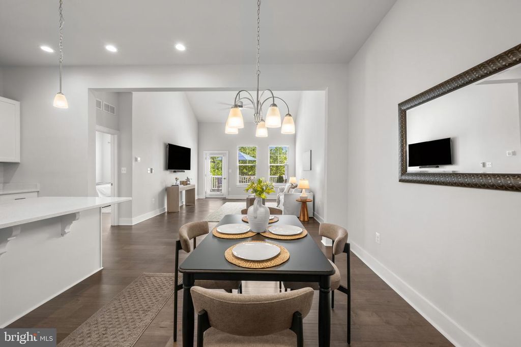 Image 11 of property listing at 2812 TOWN VIEW CIR, New Windsor, MD 21776