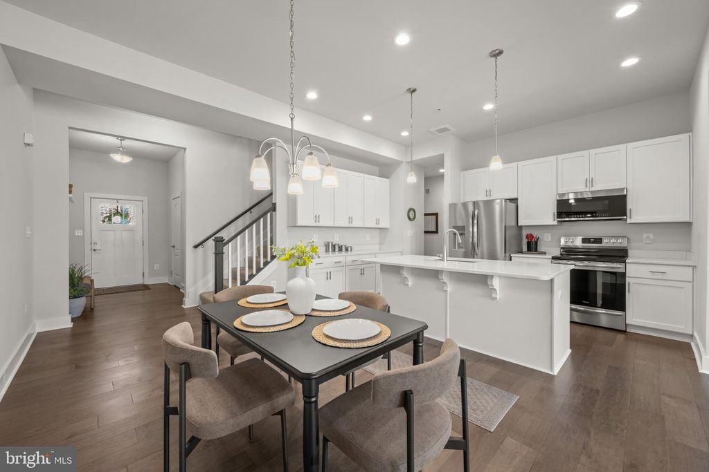 Image 12 of property listing at 2812 TOWN VIEW CIR, New Windsor, MD 21776