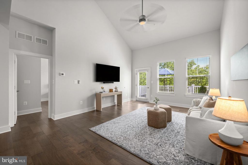 Image 15 of property listing at 2812 TOWN VIEW CIR, New Windsor, MD 21776
