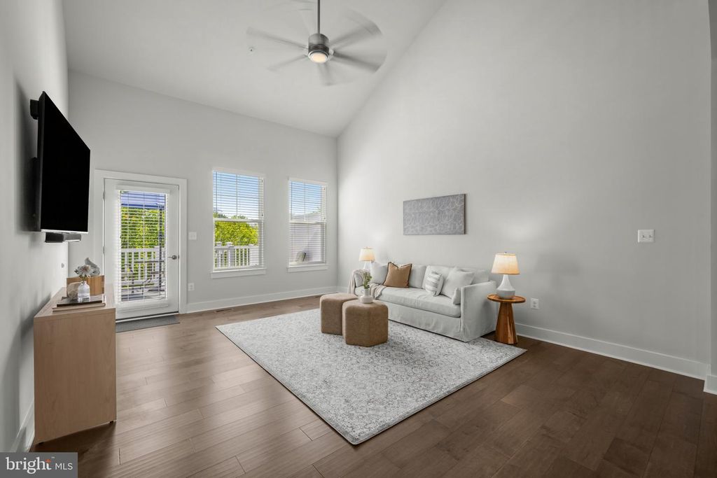 Image 16 of property listing at 2812 TOWN VIEW CIR, New Windsor, MD 21776