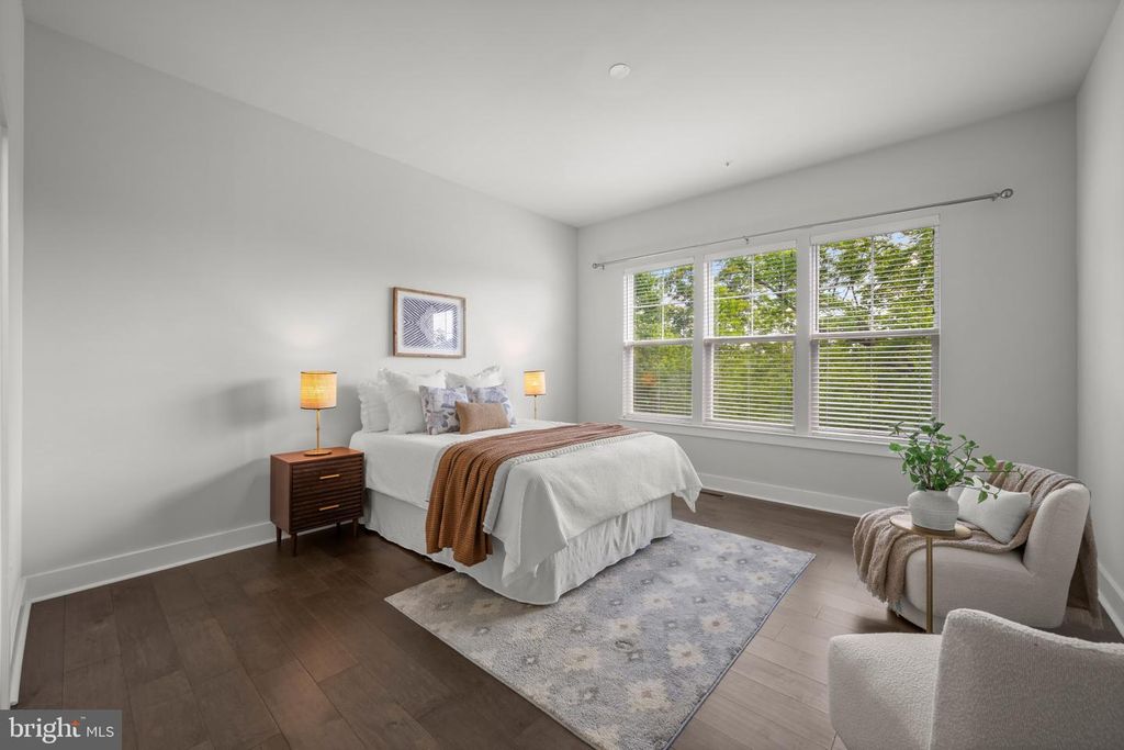 Image 20 of property listing at 2812 TOWN VIEW CIR, New Windsor, MD 21776