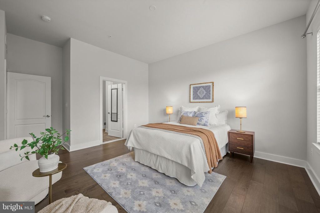 Image 21 of property listing at 2812 TOWN VIEW CIR, New Windsor, MD 21776