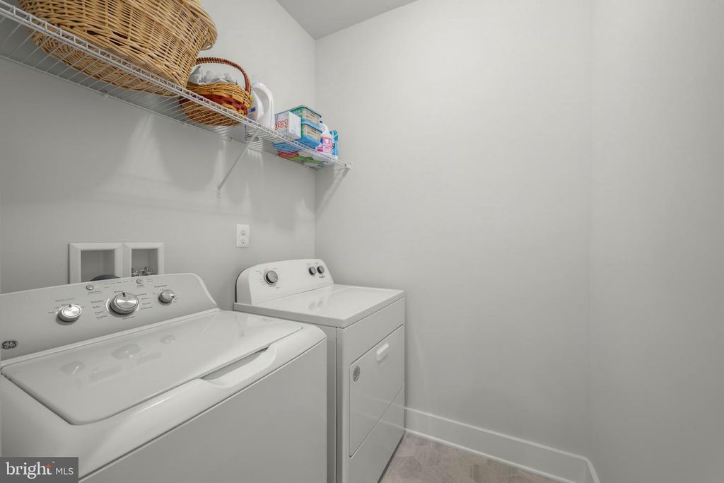 Image 29 of property listing at 2812 TOWN VIEW CIR, New Windsor, MD 21776