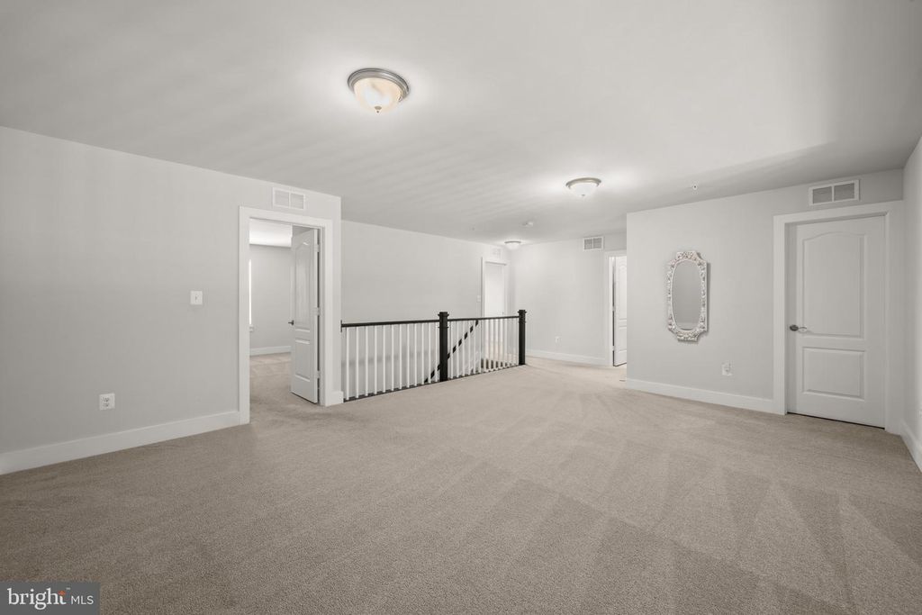 Image 32 of property listing at 2812 TOWN VIEW CIR, New Windsor, MD 21776