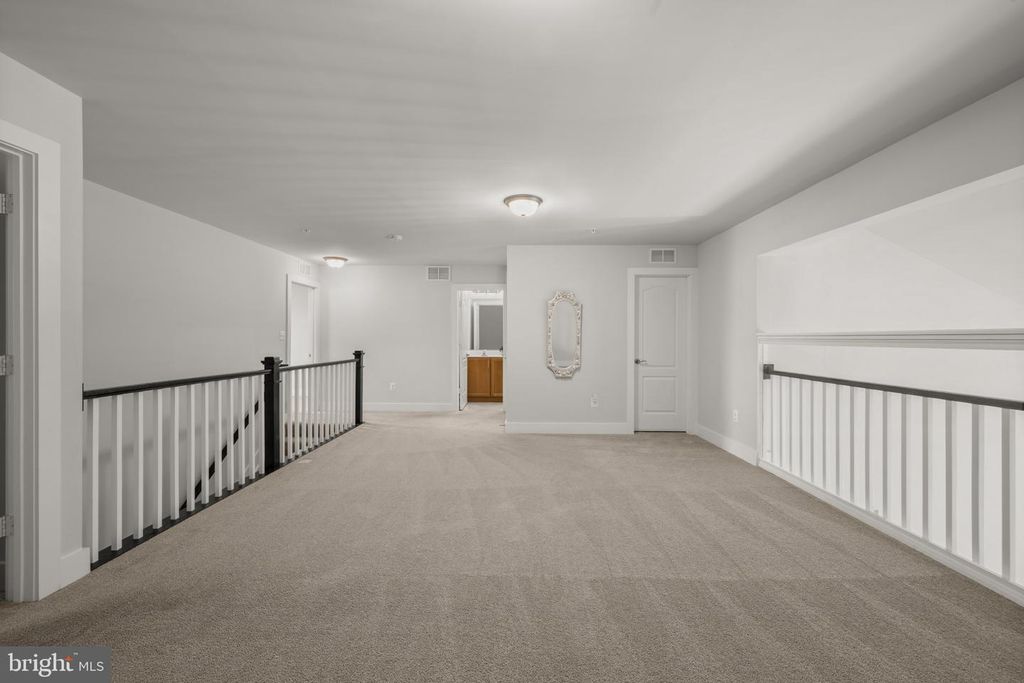Image 33 of property listing at 2812 TOWN VIEW CIR, New Windsor, MD 21776