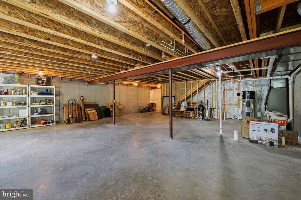 Image 40 of property listing at 2812 TOWN VIEW CIR, New Windsor, MD 21776