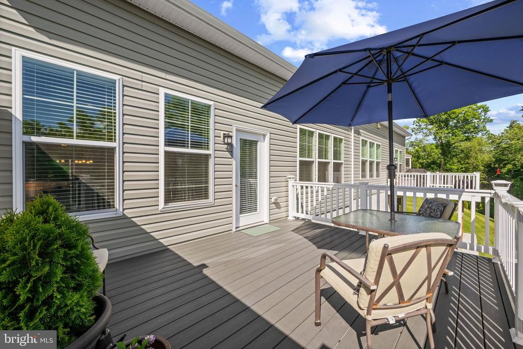 Image 41 of property listing at 2812 TOWN VIEW CIR, New Windsor, MD 21776
