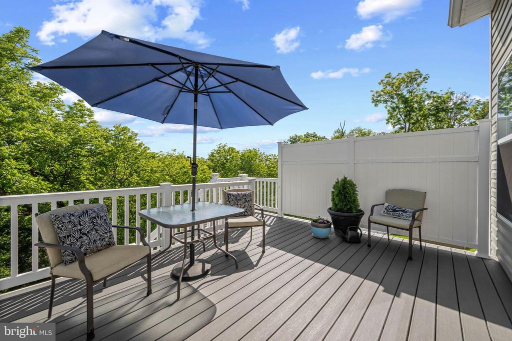 Image 43 of property listing at 2812 TOWN VIEW CIR, New Windsor, MD 21776