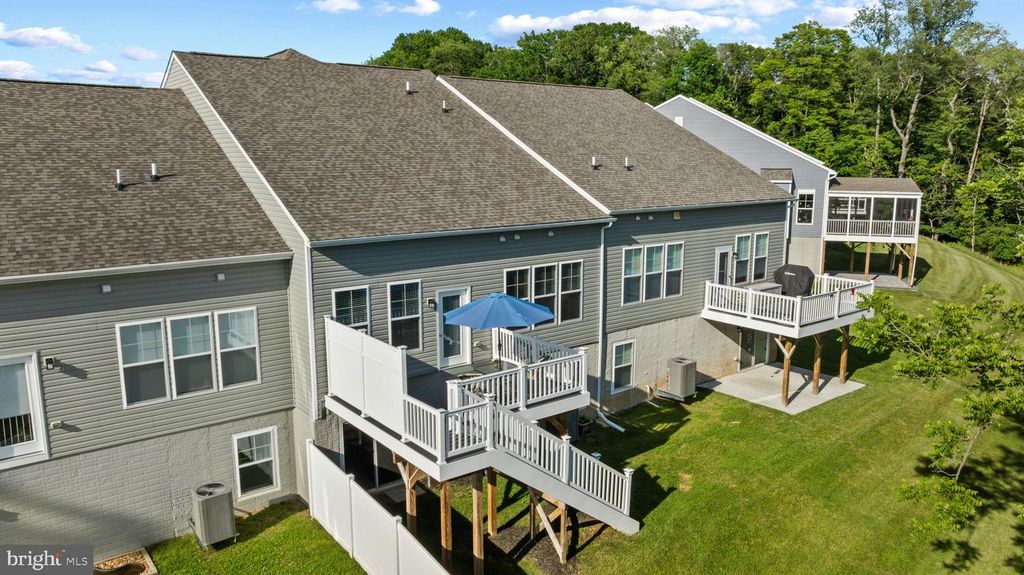 Image 46 of property listing at 2812 TOWN VIEW CIR, New Windsor, MD 21776