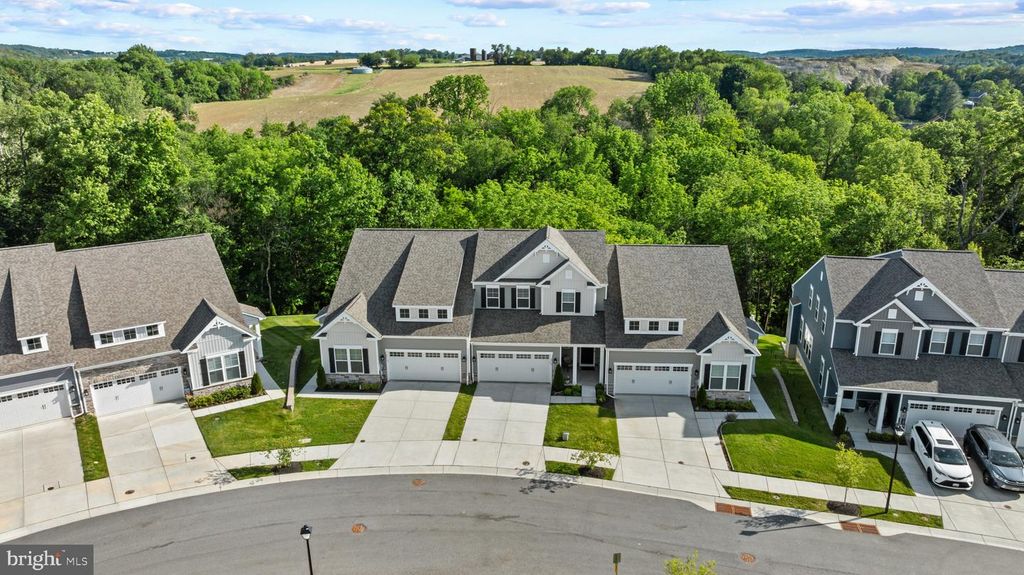 Image 47 of property listing at 2812 TOWN VIEW CIR, New Windsor, MD 21776