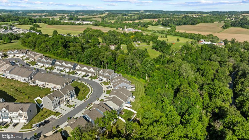 Image 52 of property listing at 2812 TOWN VIEW CIR, New Windsor, MD 21776