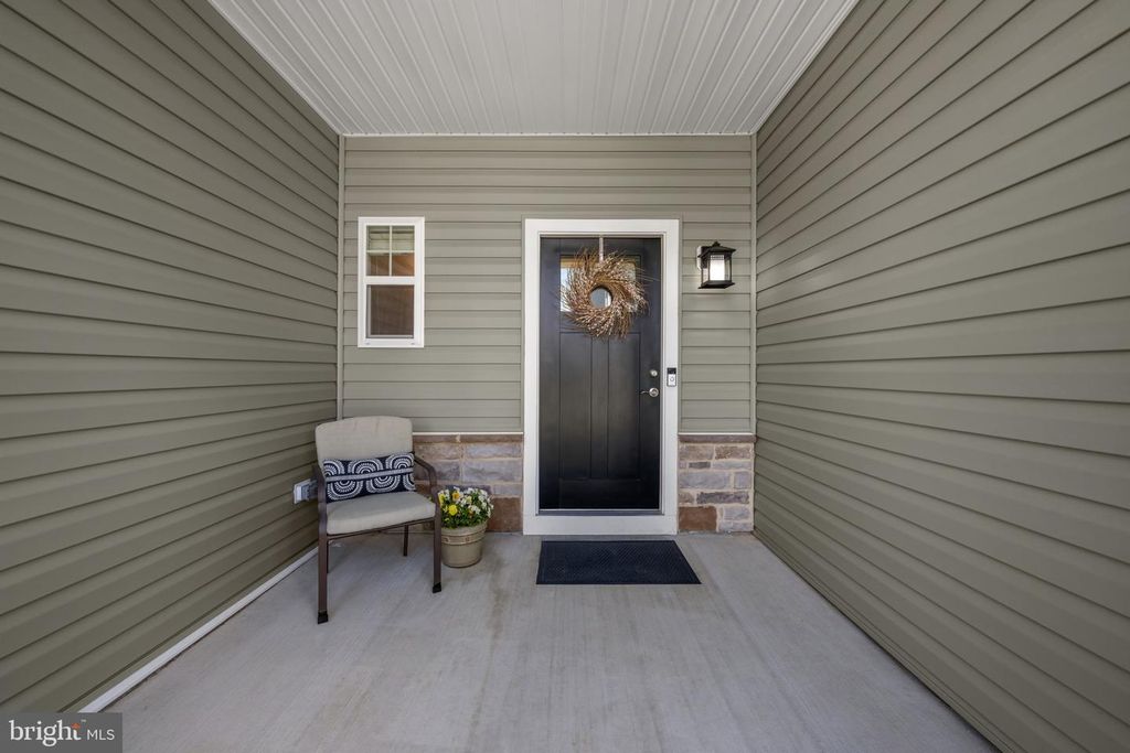 Image 53 of property listing at 2812 TOWN VIEW CIR, New Windsor, MD 21776