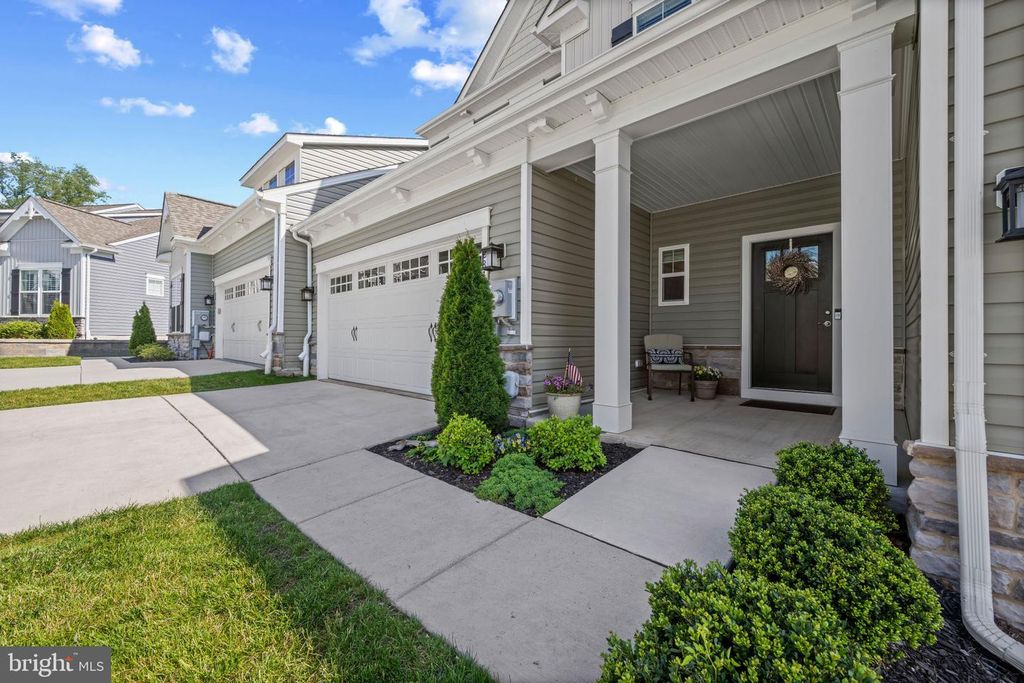 Image 55 of property listing at 2812 TOWN VIEW CIR, New Windsor, MD 21776
