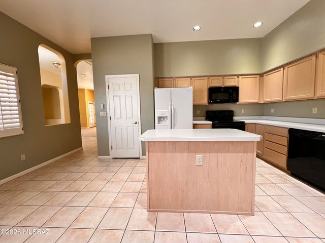 1427 W Cathedral Way, Tucson, AZ 85737