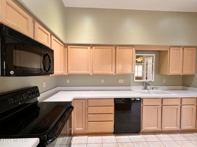 1427 W Cathedral Way, Tucson, AZ 85737