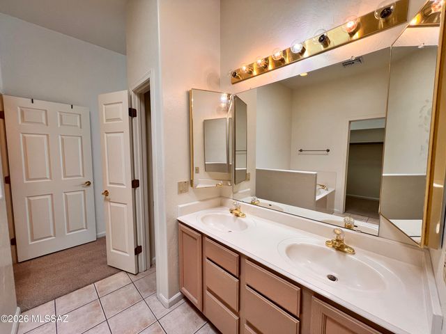 1427 W Cathedral Way, Tucson, AZ 85737