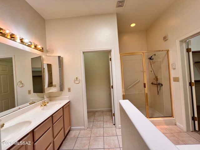 1427 W Cathedral Way, Tucson, AZ 85737