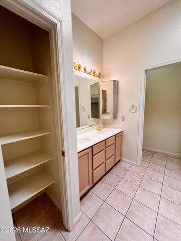 1427 W Cathedral Way, Tucson, AZ 85737