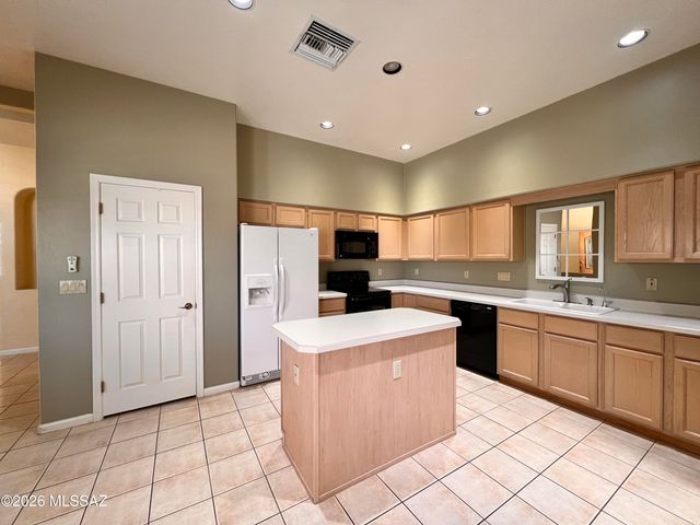 1427 W Cathedral Way, Tucson, AZ 85737