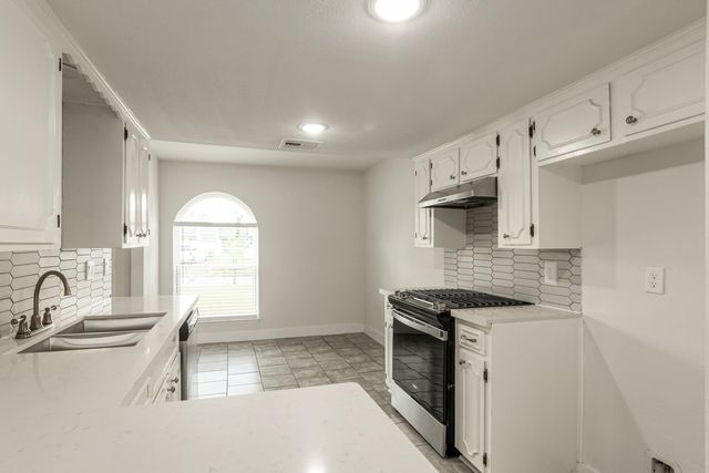 4206 Oak Shadows Drive, Houston, TX 77091