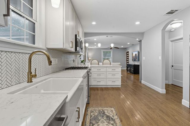 5400 Sunshine DR, Austin, TX 78756