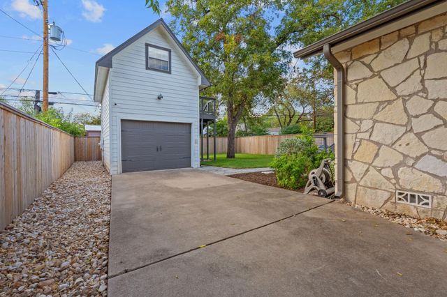 5400 Sunshine DR, Austin, TX 78756