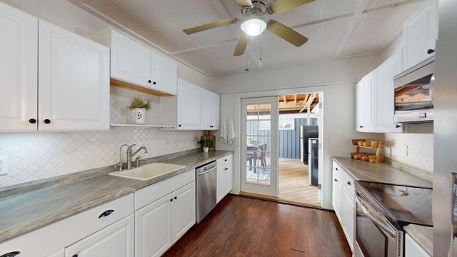 690 Taunton Ave, Seekonk, MA 02771
