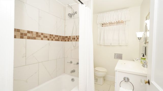 690 Taunton Ave, Seekonk, MA 02771