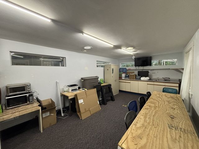 690 Taunton Ave, Seekonk, MA 02771