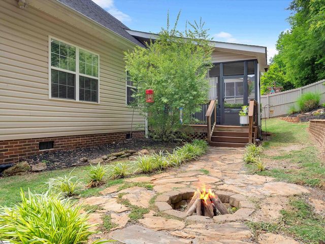 305 Glencrest Court, Greer, SC 29650