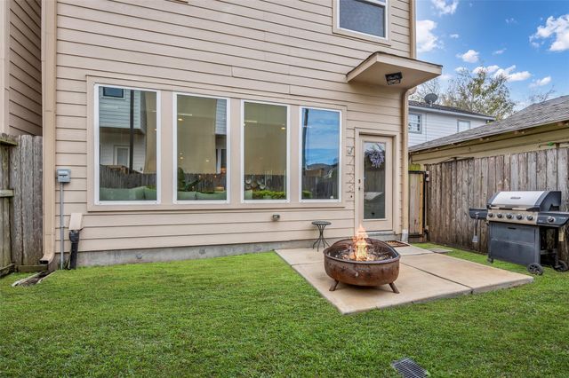 5740 Petty Street B, Houston, TX 77007
