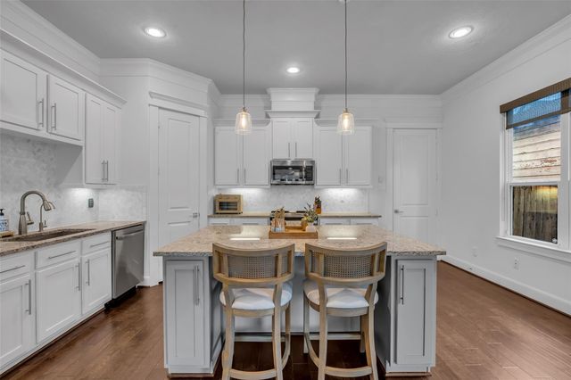 5740 Petty Street B, Houston, TX 77007