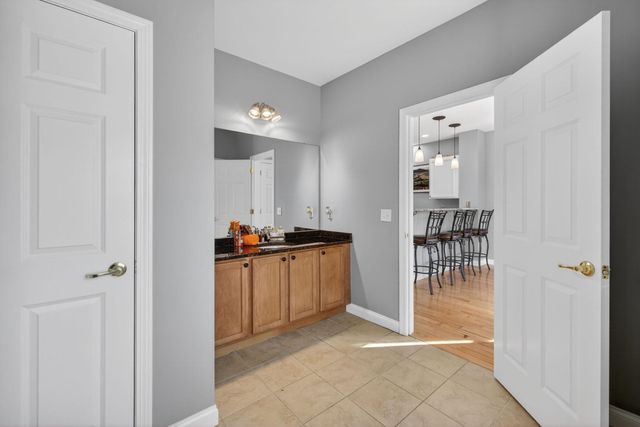 63 Woodview Way, Manchester, NH 03102