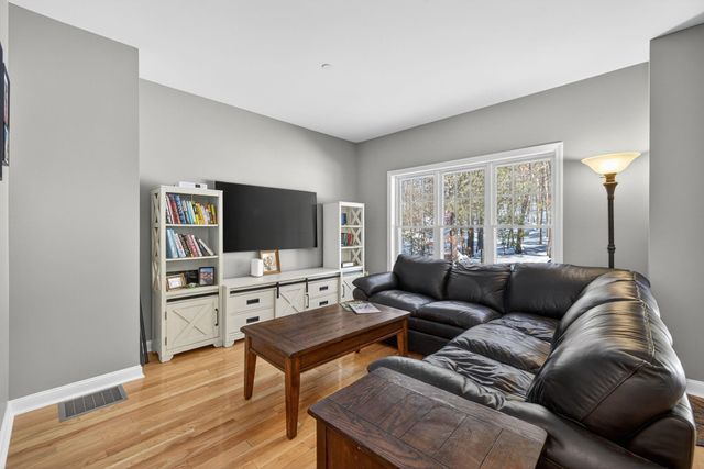 63 Woodview Way, Manchester, NH 03102