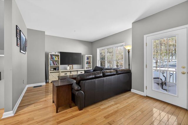 63 Woodview Way, Manchester, NH 03102