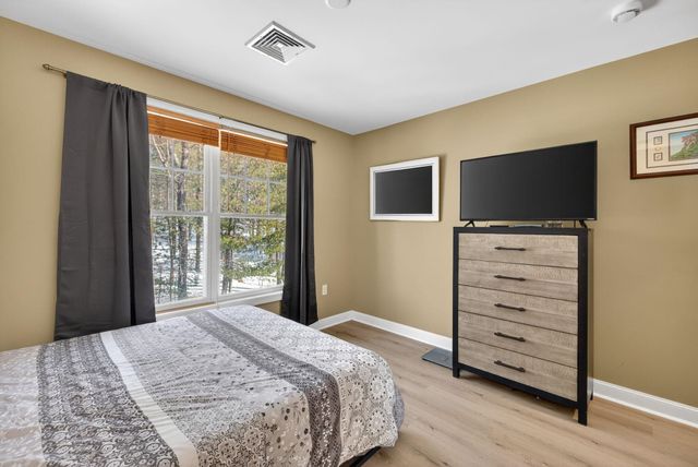 63 Woodview Way, Manchester, NH 03102