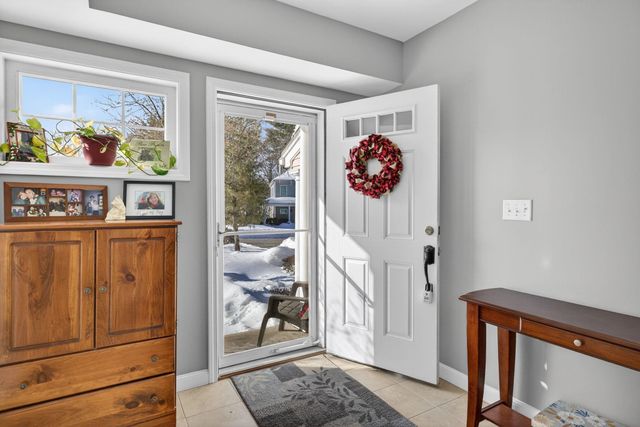 63 Woodview Way, Manchester, NH 03102