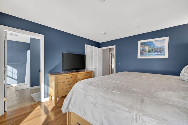 63 Woodview Way, Manchester, NH 03102