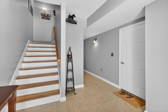 63 Woodview Way, Manchester, NH 03102