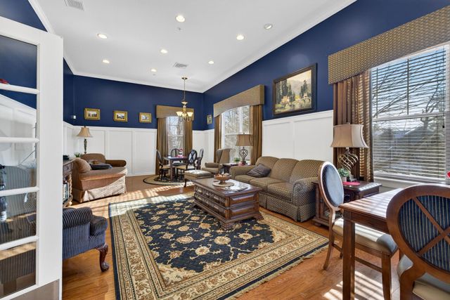 63 Woodview Way, Manchester, NH 03102