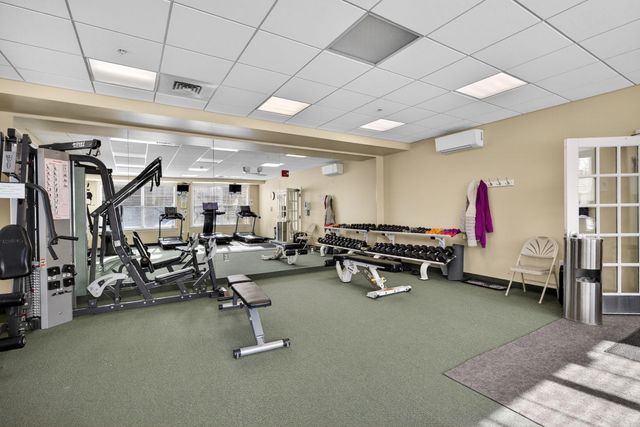 63 Woodview Way, Manchester, NH 03102